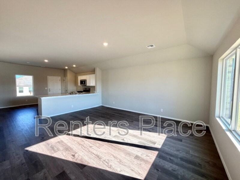 1114 Raven Dr - Photo 4 of 16