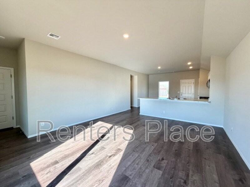 1114 Raven Dr - Photo 5 of 16