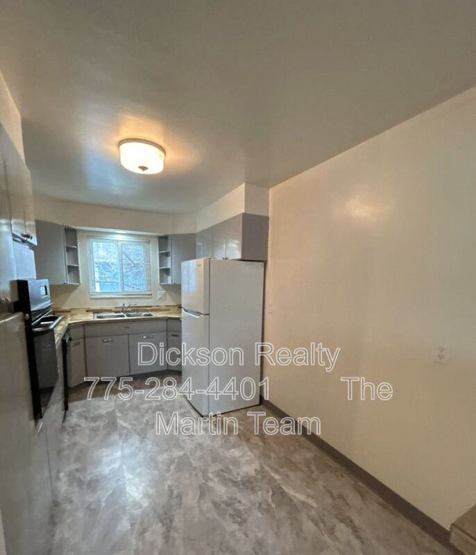 240 18th St - Photo 5 of 13