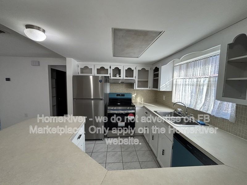 1629 Dartmouth Dr - Photo 4 of 33