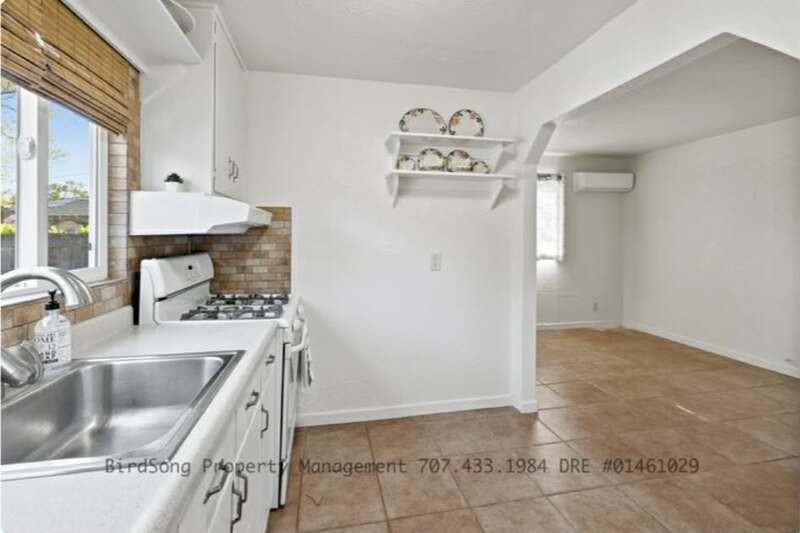 1660 Jennings Ave - Photo 5 of 16