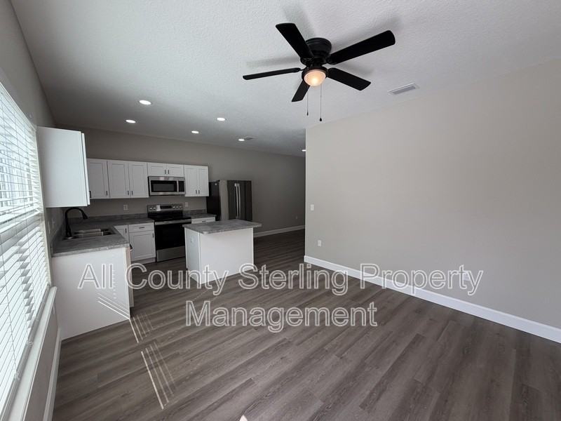 1418 Se Magnolia Loop #103 - Photo 4 of 13