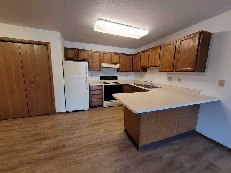 230 Robbins St - Photo 4 of 8