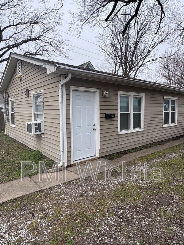 457 N Gordon St - Photo 2 of 8