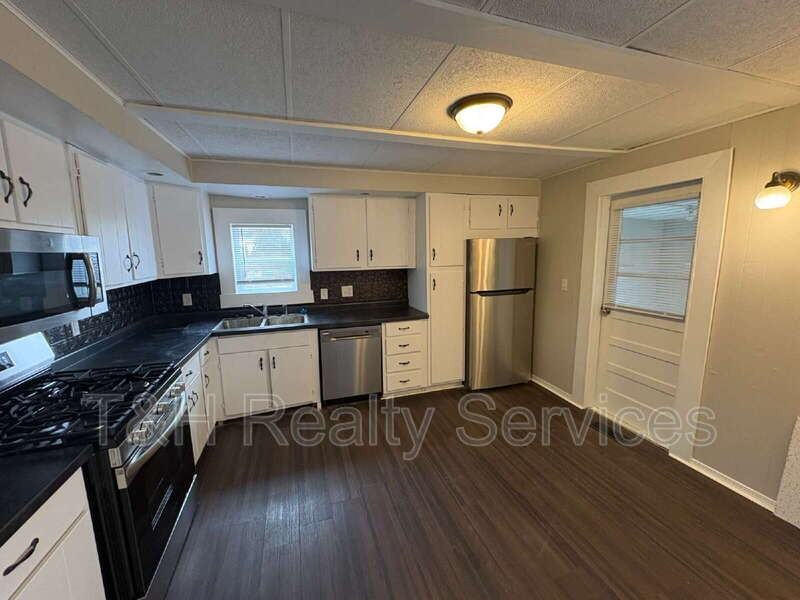 706 School St - Photo 6 of 22