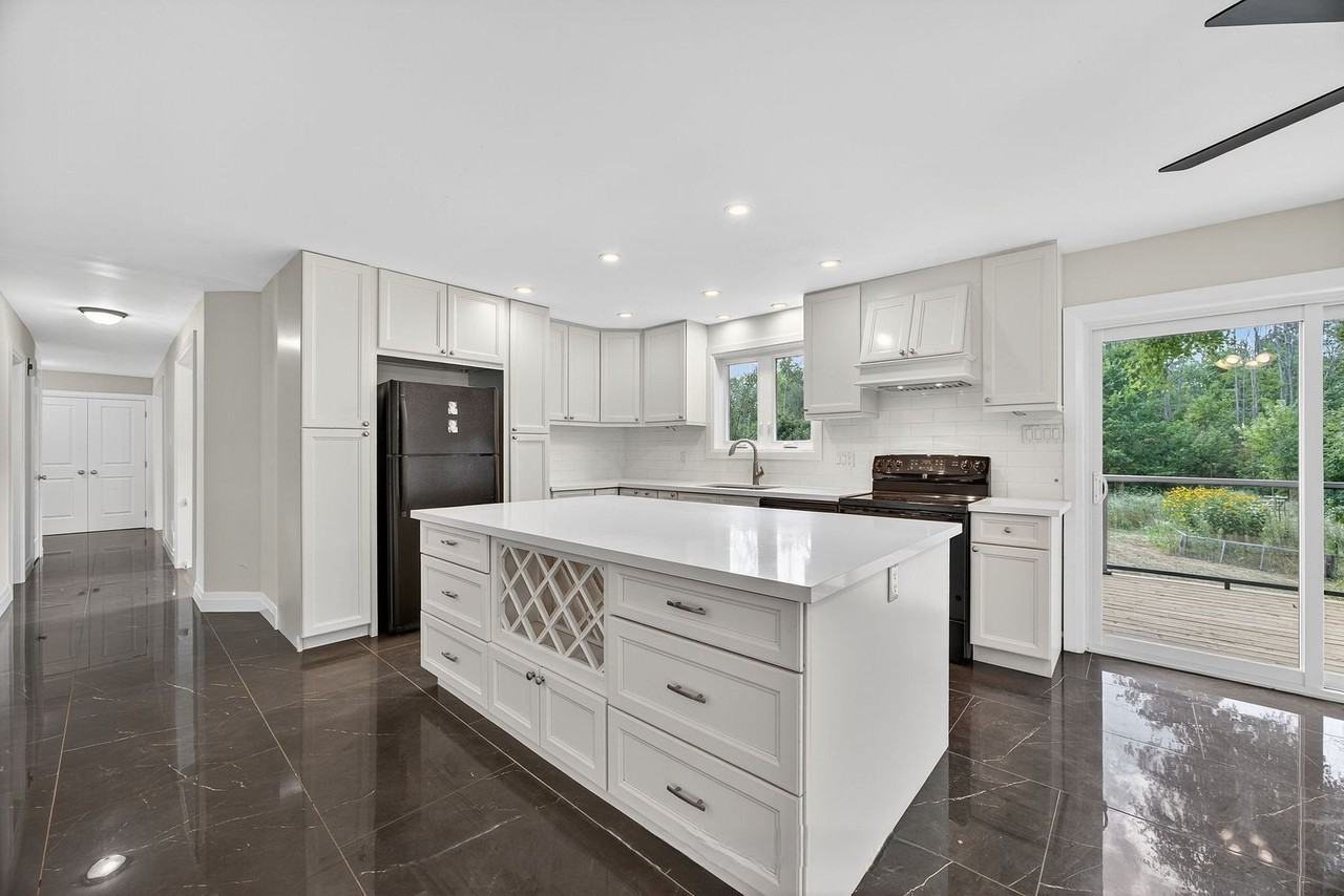 7950 8th Line - Photo 6 of 33