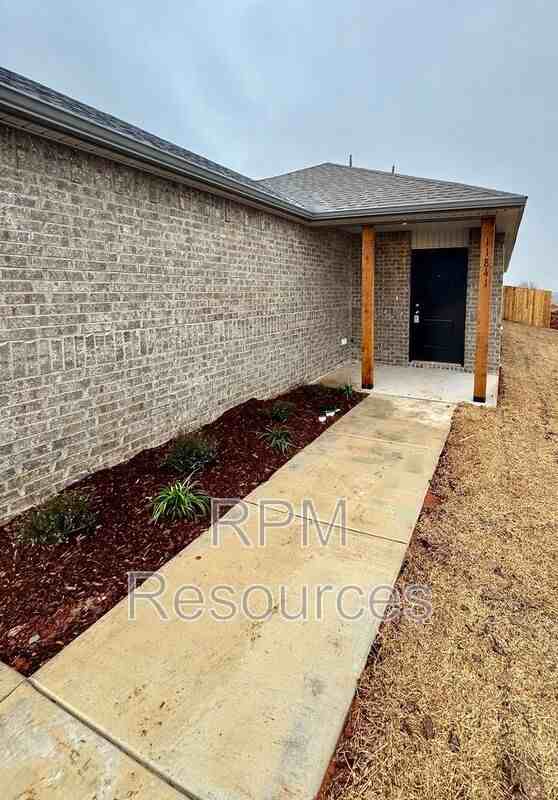 11841 Nw 100th St - Photo 3 of 29