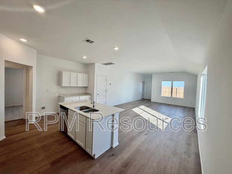 11841 Nw 100th St - Photo 6 of 29