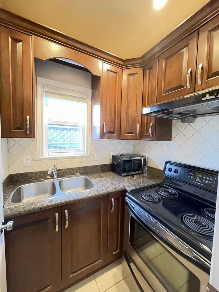 3100 Granville Avenue - Photo 2 of 9