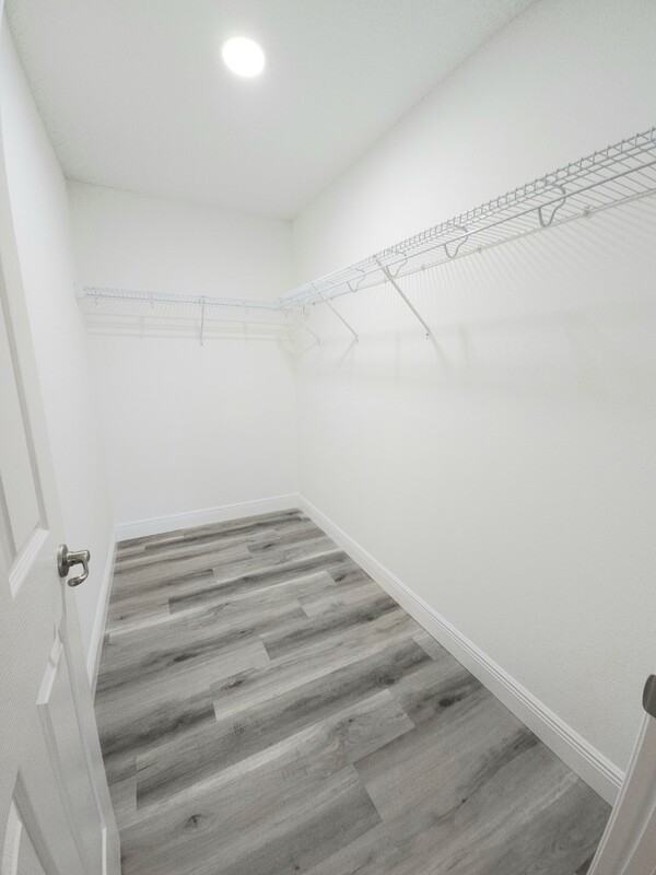 1336 W Cary Dr - Photo 4 of 12