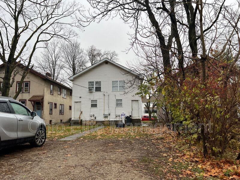 1483 Republic Ave - Photo 2 of 6