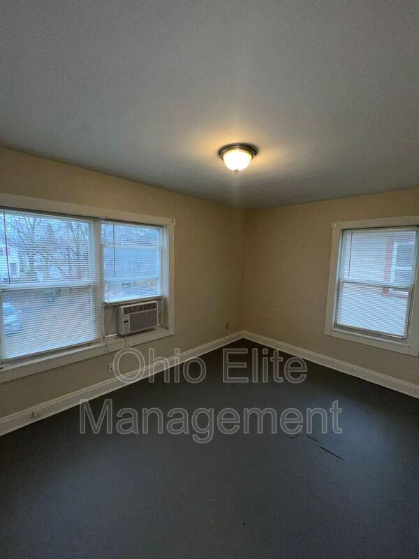 1483 Republic Ave - Photo 4 of 6