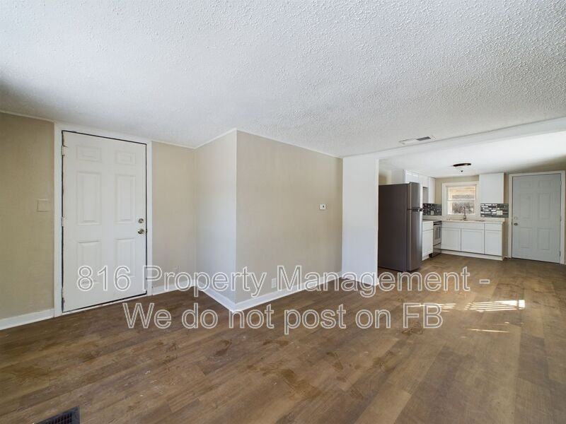 1013 W South Ave - Photo 2 of 12