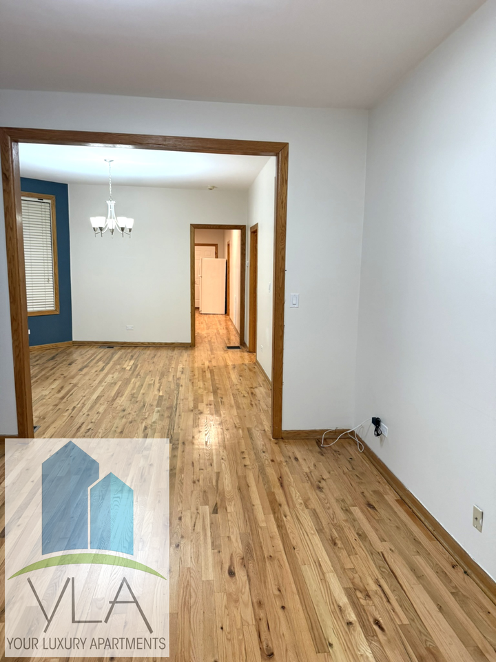 6044 South Rhodes Avenue #2 - Photo 4 of 9