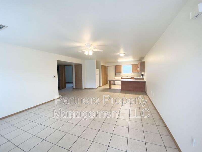 860 S Curtis Ave - Photo 3 of 12