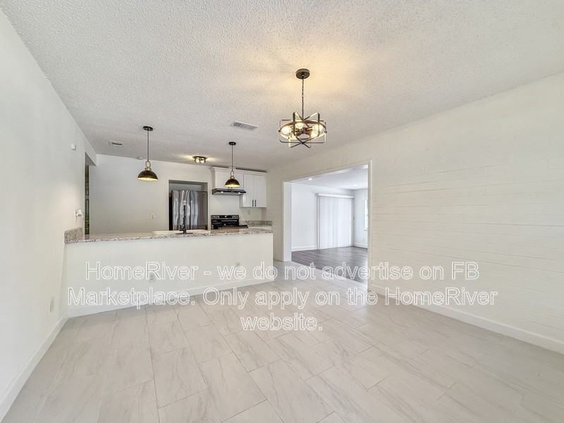 7947 Chateau Dr S - Photo 3 of 21