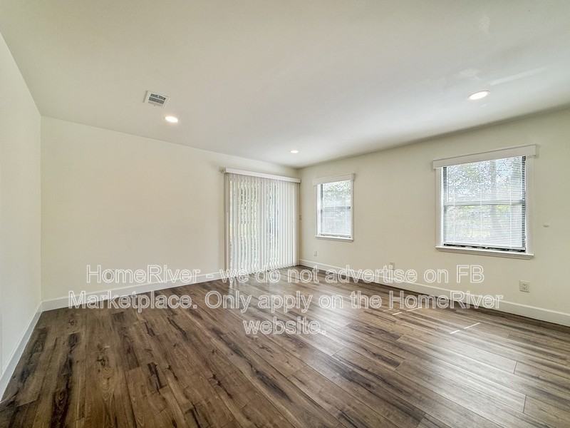 7947 Chateau Dr S - Photo 4 of 21