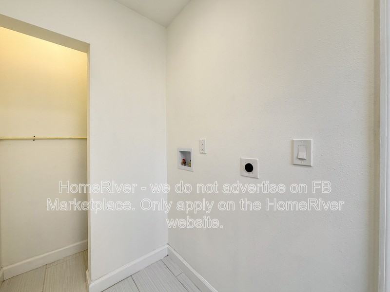 7947 Chateau Dr S - Photo 6 of 21