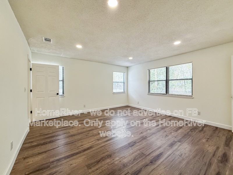 7947 Chateau Dr S - Photo 7 of 21