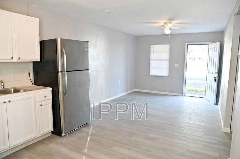 1141 W Acacia Ave #8 - Photo 6 of 15