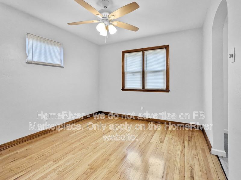 1420 Benton Ave - Photo 3 of 20