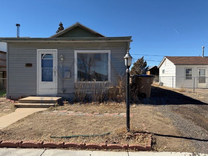 656 N Cedar St - Photo 2 of 17