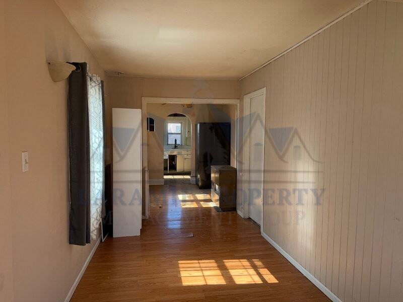 656 N Cedar St - Photo 3 of 17