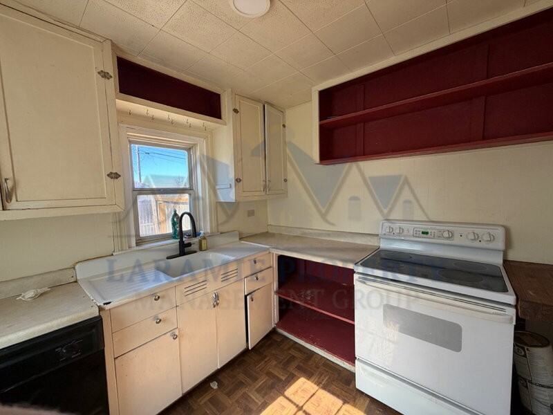 656 N Cedar St - Photo 6 of 17