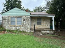 1904 Ne 25th St - Photo 1 of 1