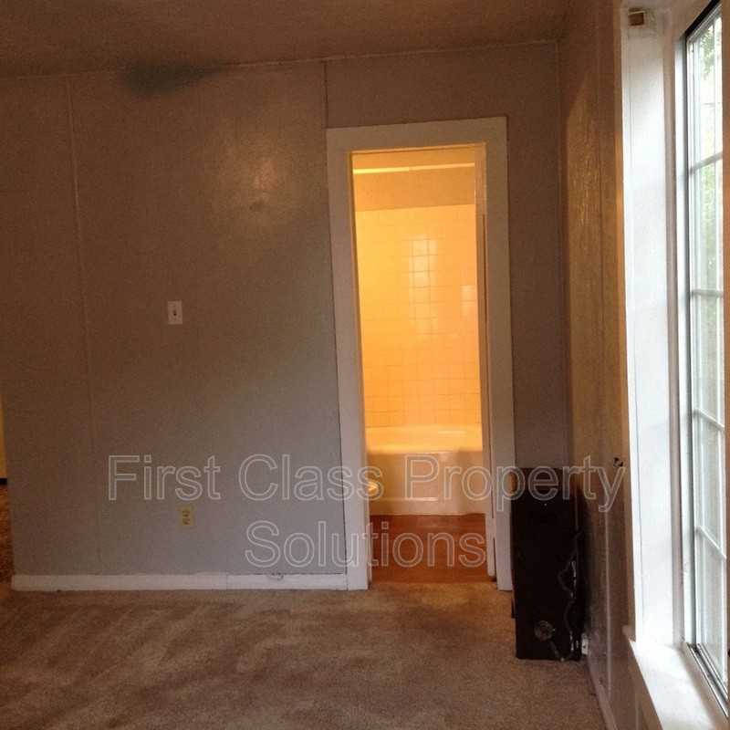 121 Nw 29th St #3-4 - Photo 3 of 9