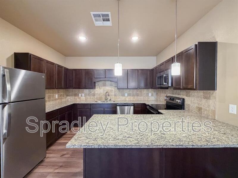 1044 Hibiscus Unit B - Photo 5 of 18