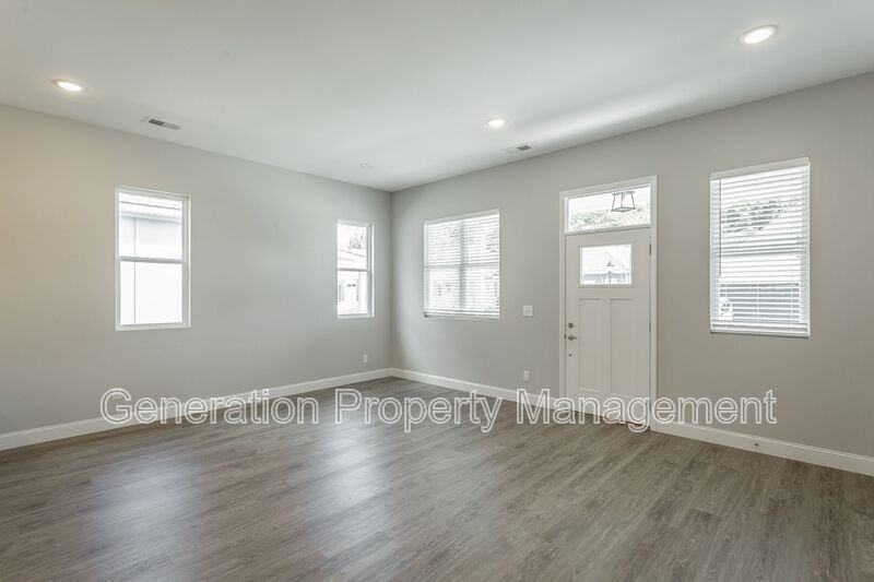 549 Strong Ave - Photo 4 of 36