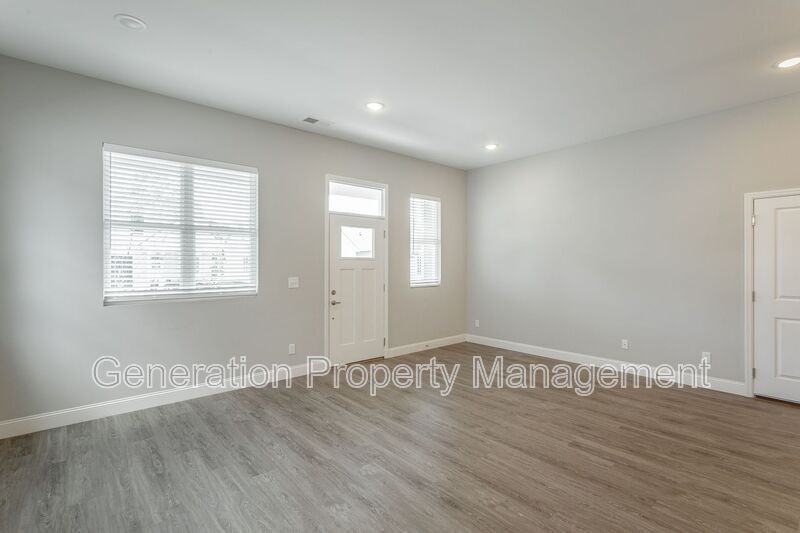 549 Strong Ave - Photo 5 of 36