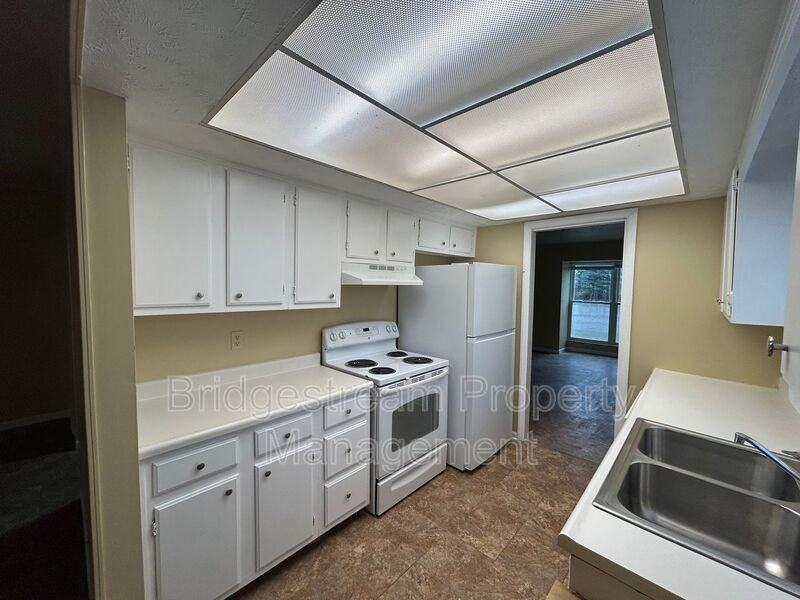 951 Taylorsview Dr - Photo 5 of 13