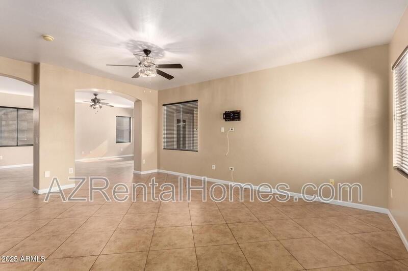 8721 E Lomita Cir - Photo 4 of 31