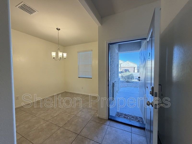 25681 W Desert Dr - Photo 2 of 15