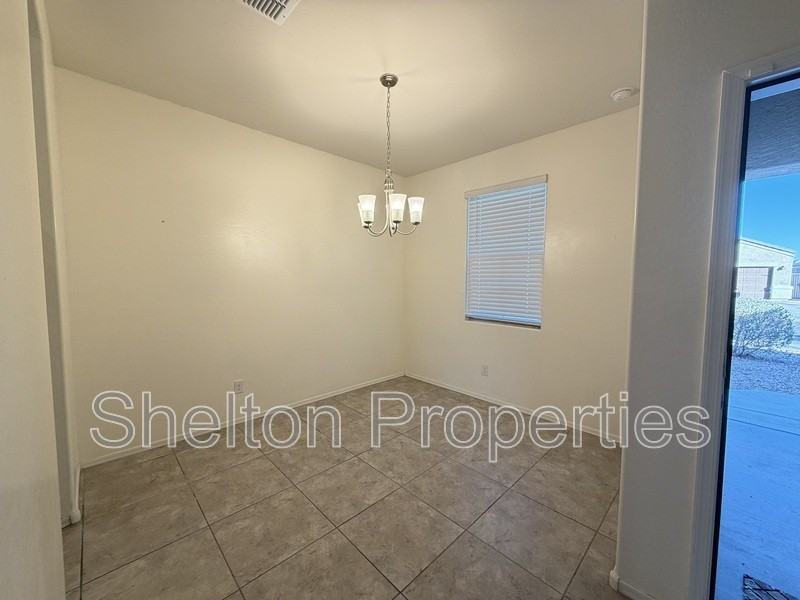 25681 W Desert Dr - Photo 3 of 15