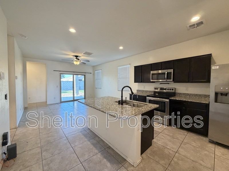 25681 W Desert Dr - Photo 4 of 15