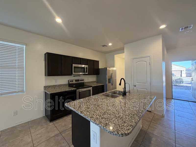 25681 W Desert Dr - Photo 5 of 15