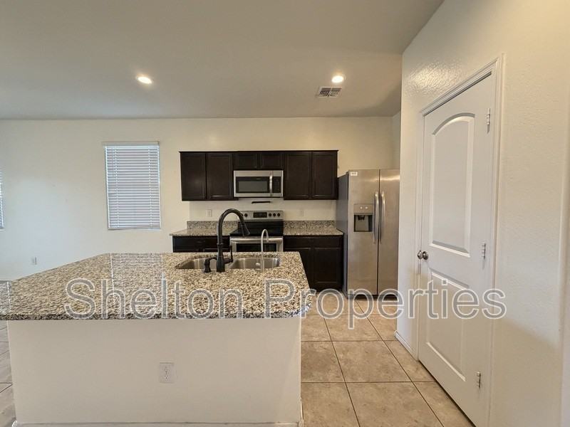 25681 W Desert Dr - Photo 6 of 15