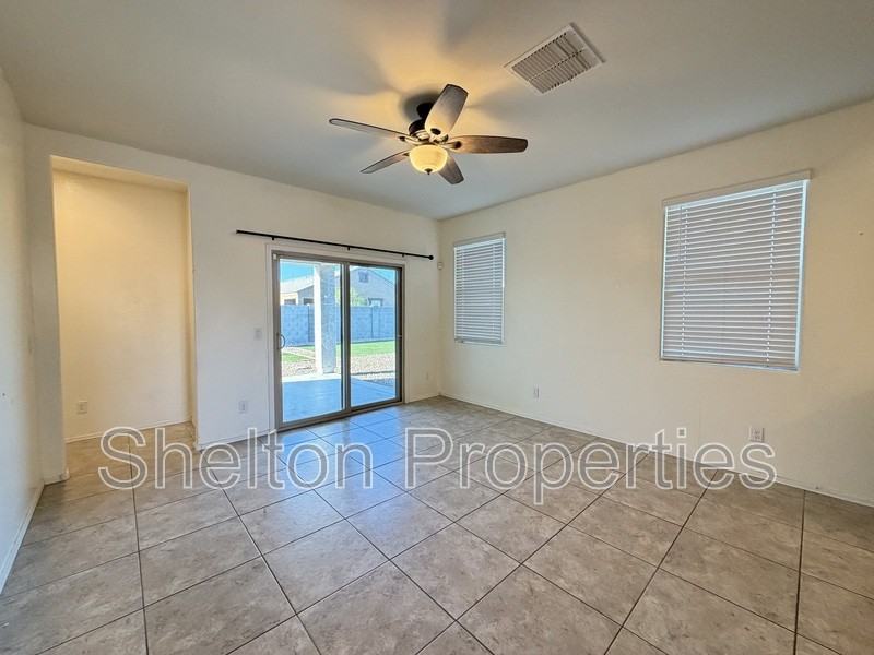 25681 W Desert Dr - Photo 7 of 15