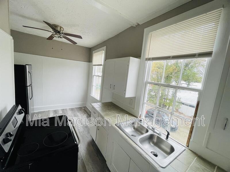 1413 E 42nd St #3 - Photo 5 of 9