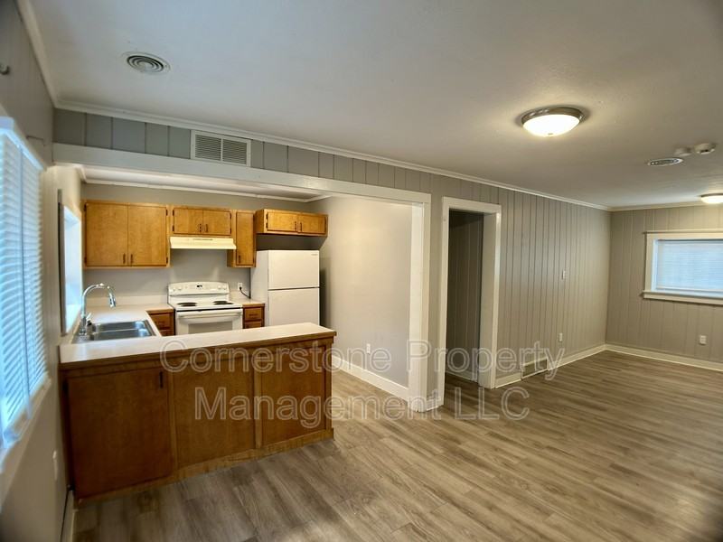 325 S Bury St - Photo 2 of 10