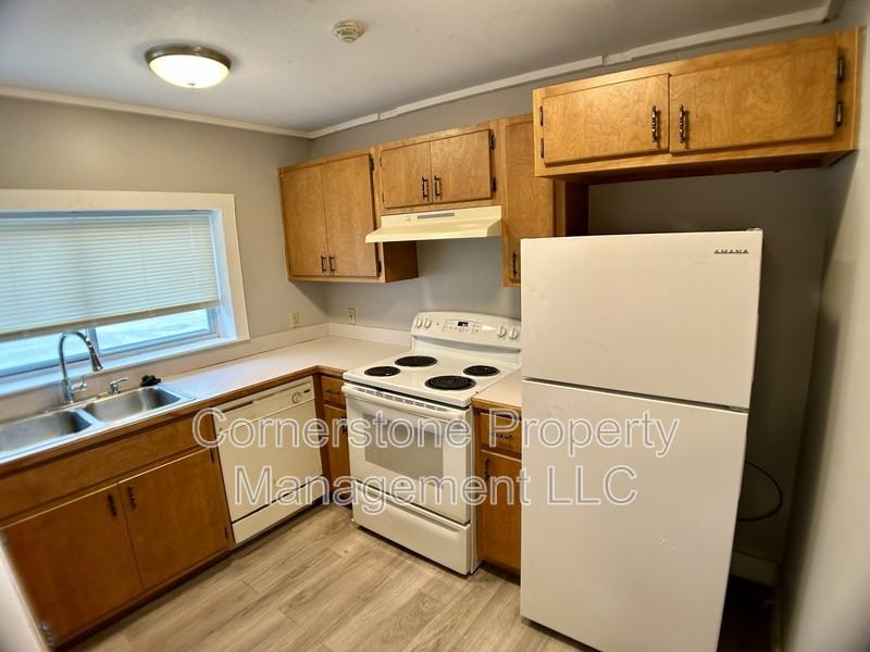 325 S Bury St - Photo 3 of 10