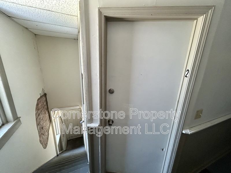 617 E 4th St - Photo 3 of 8