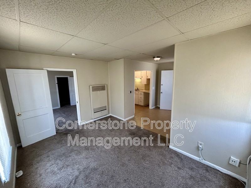 617 E 4th St - Photo 6 of 8