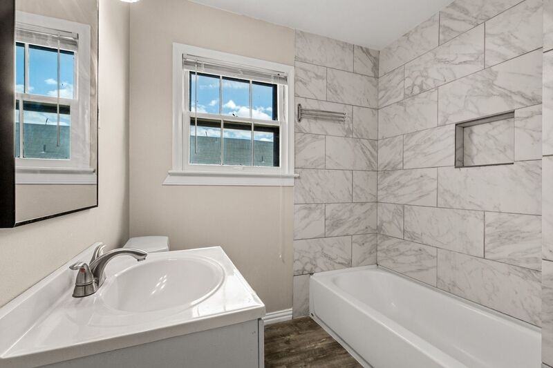 1747 Mariposa Dr - Photo 2 of 26