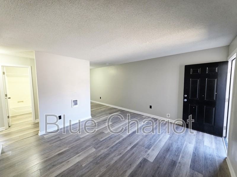 421 Cascade Ave - Photo 2 of 21