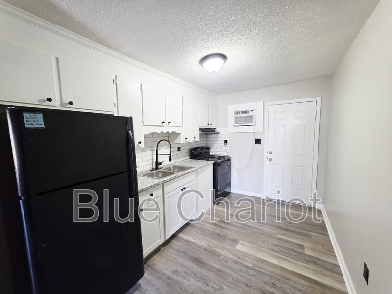 421 Cascade Ave - Photo 3 of 21