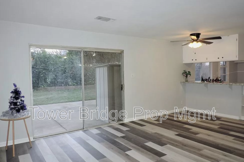 10666 Van Stralen Way - Photo 3 of 18